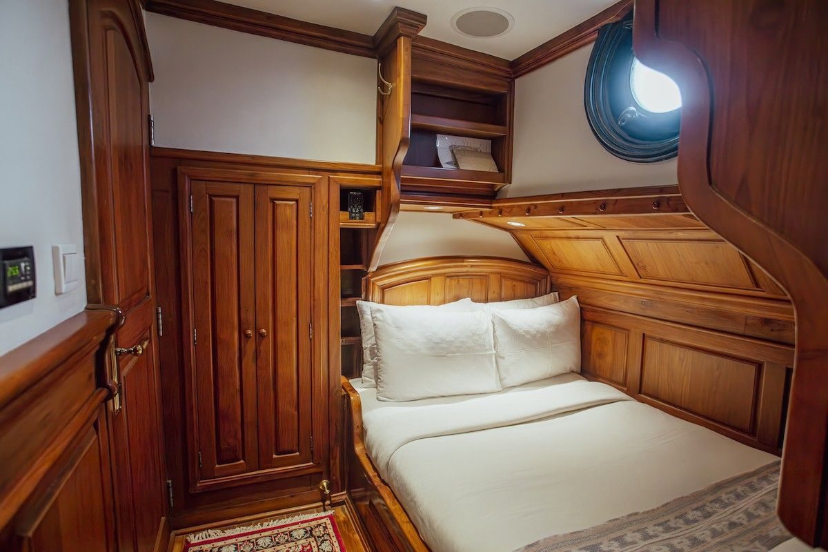 Stateroom 4 cabin aboard Adelaar liveaboard
