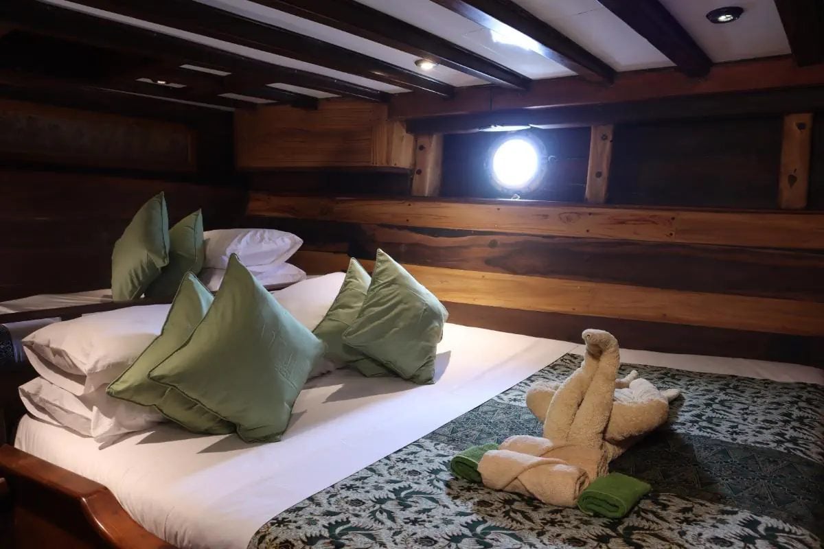 Master Cabin cabin aboard Wellenreng liveaboard