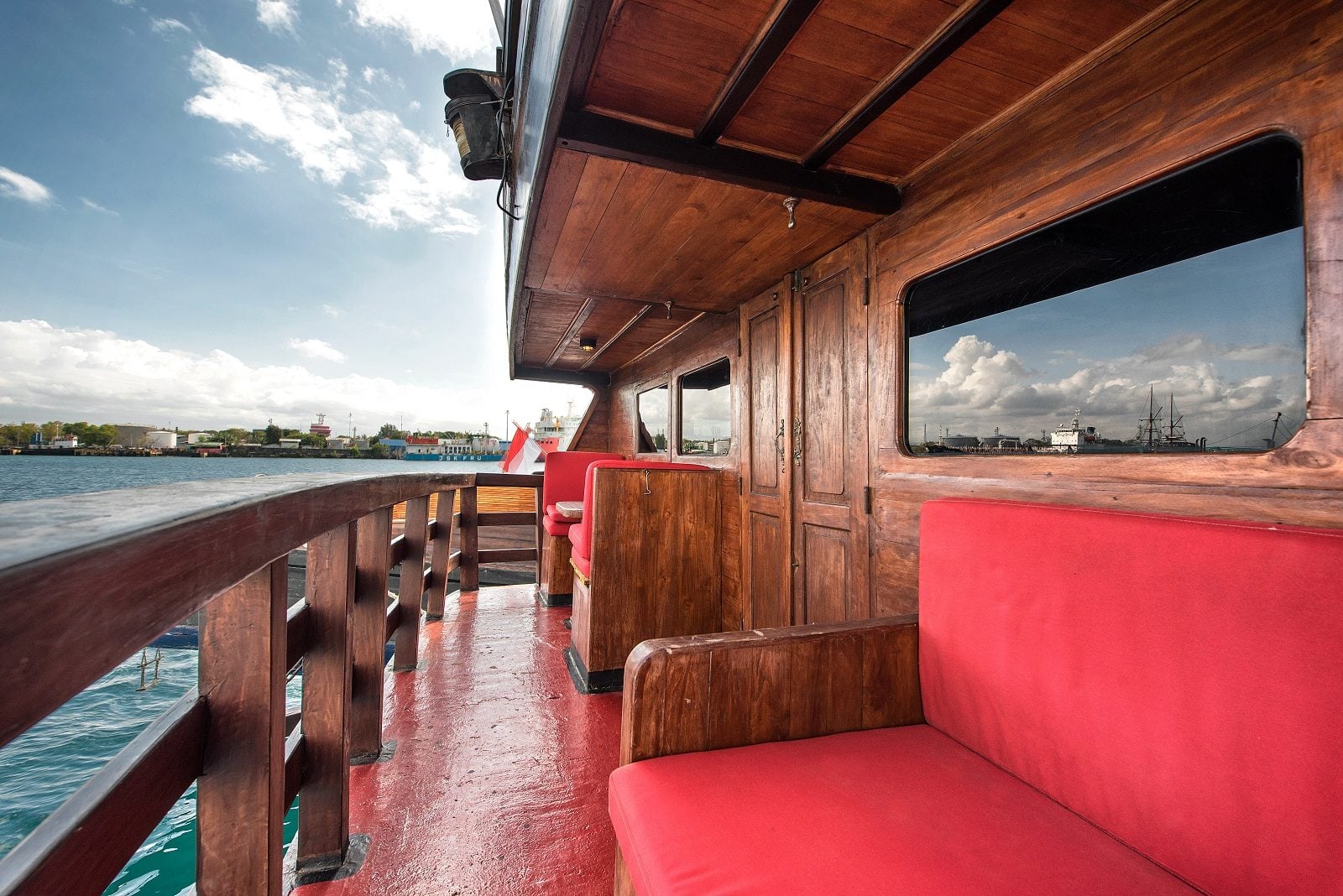 Suite cabin aboard La Galigo liveaboard