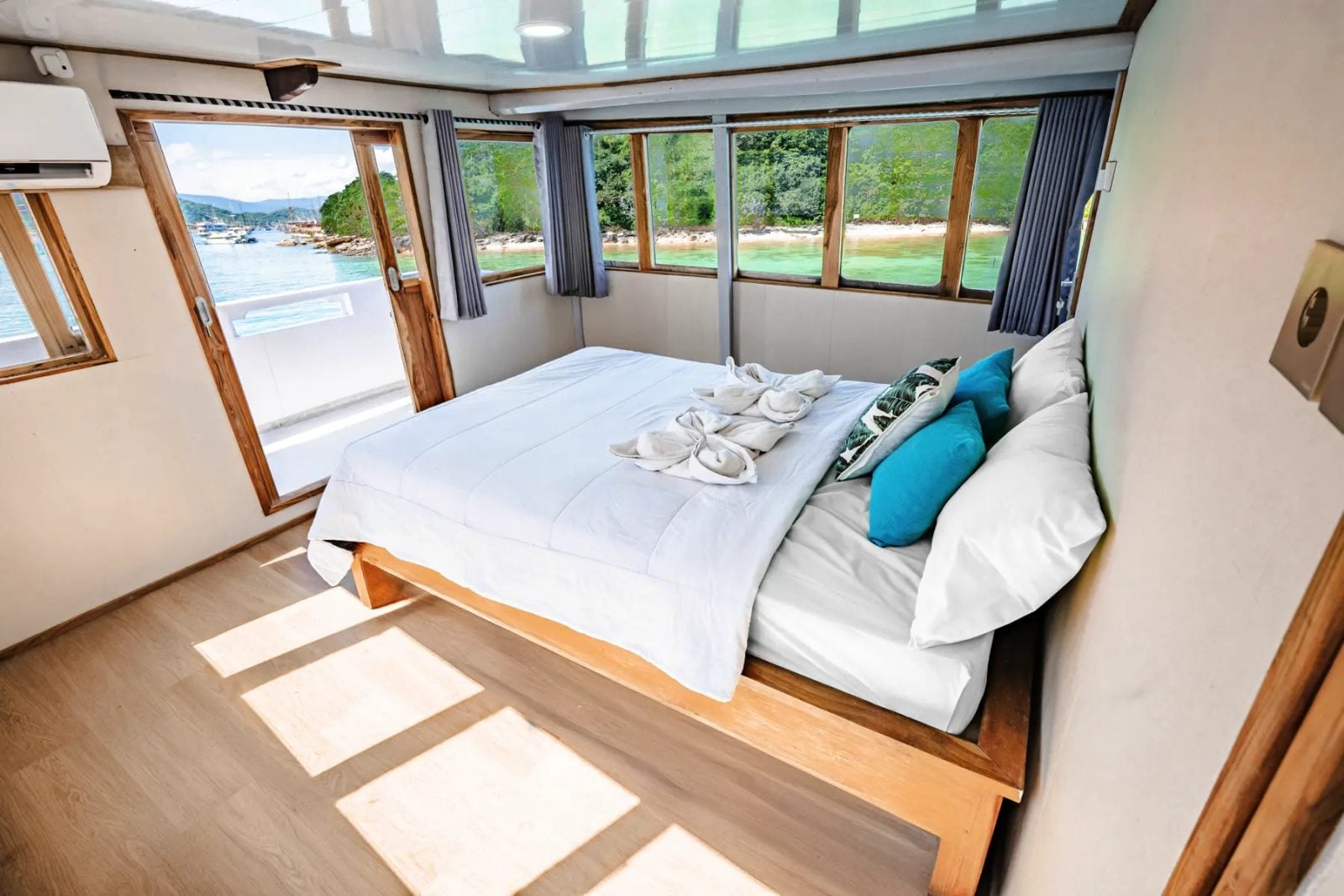 Master Cabin Upper Deck cabin aboard Bombana liveaboard