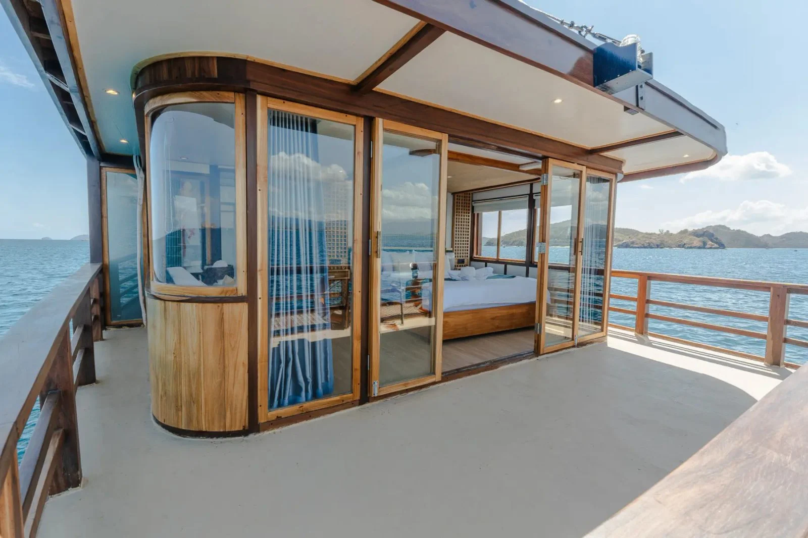 Royal Cabin Upper Deck cabin aboard Marea liveaboard