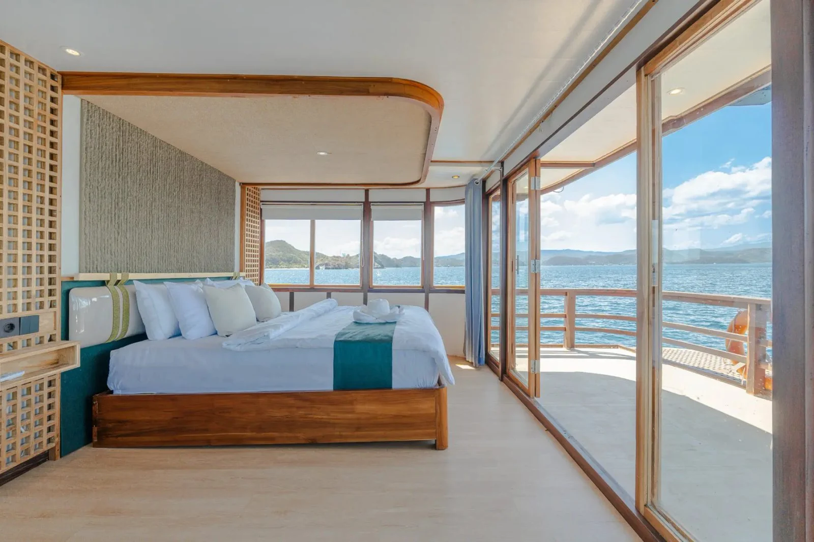 Royal Cabin Upper Deck cabin aboard Marea liveaboard
