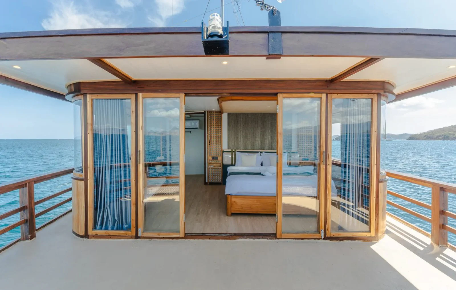 Royal Cabin Upper Deck cabin aboard Marea liveaboard