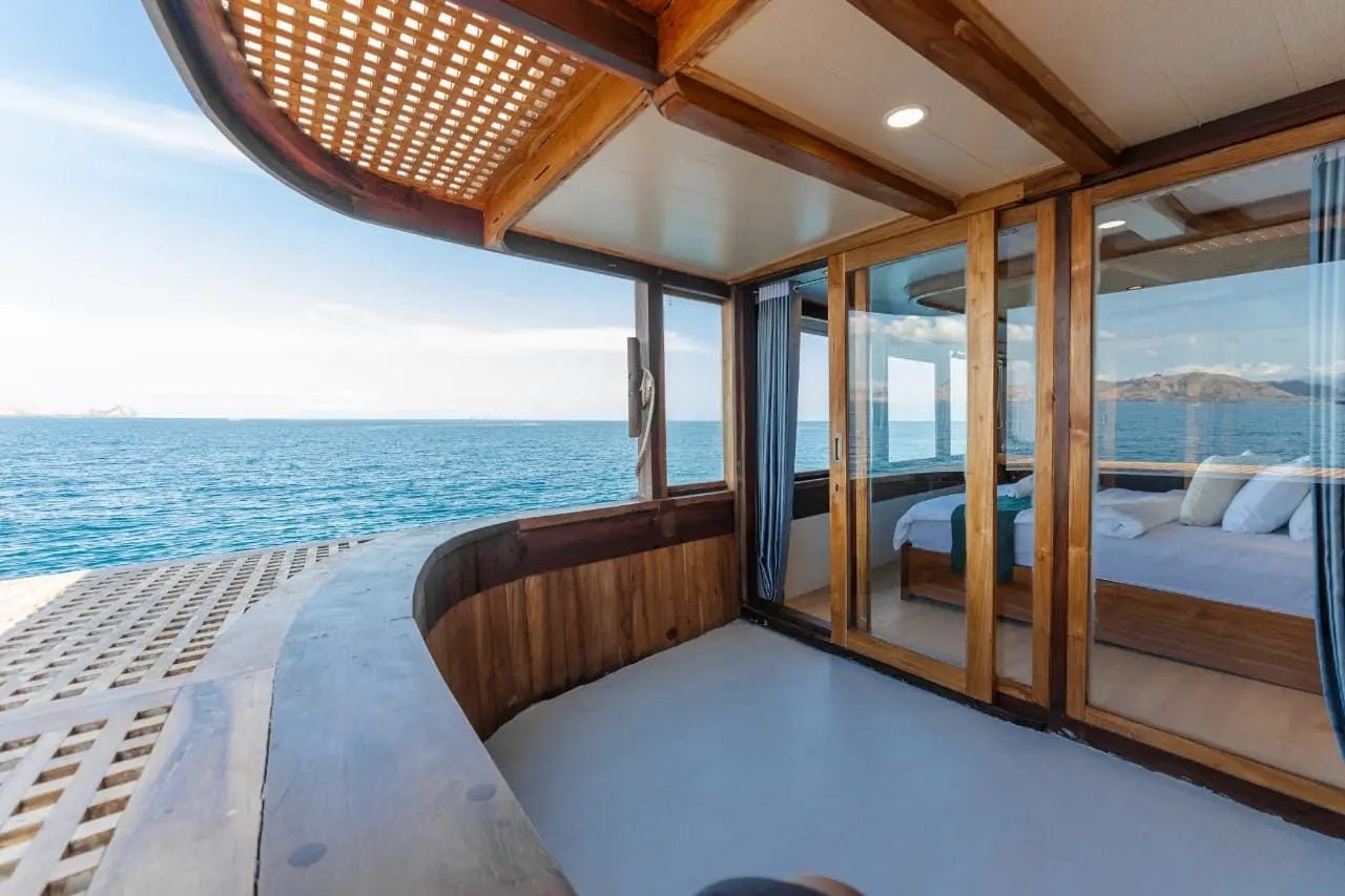 Signature Cabin Main cabin aboard Marea liveaboard