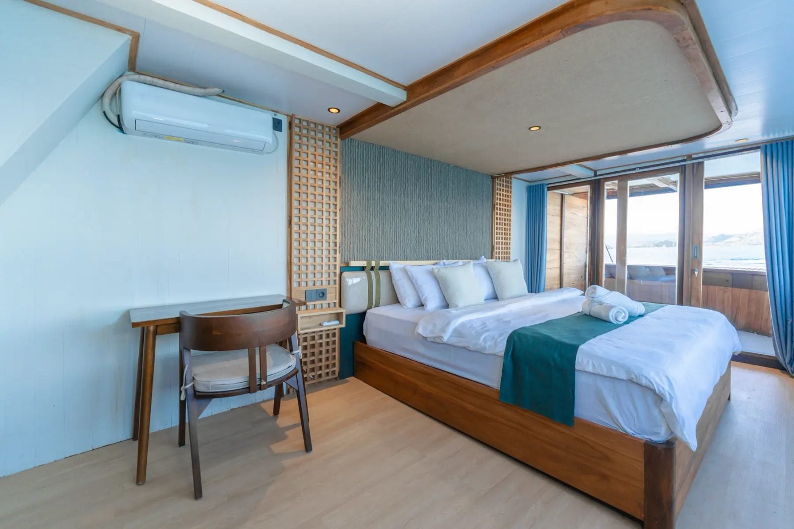 Signature Cabin Main cabin aboard Marea liveaboard