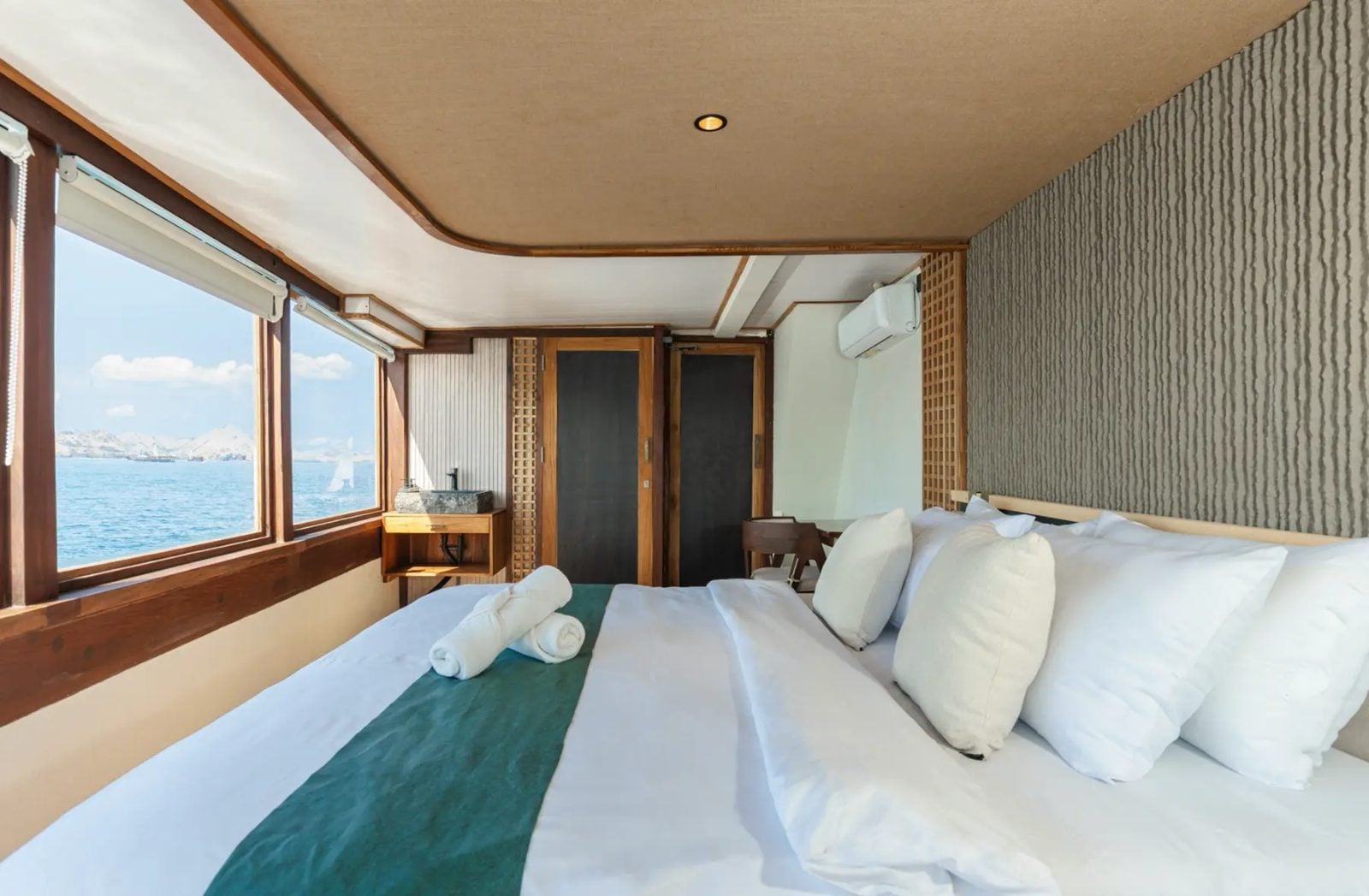 Signature Cabin Main cabin aboard Marea liveaboard