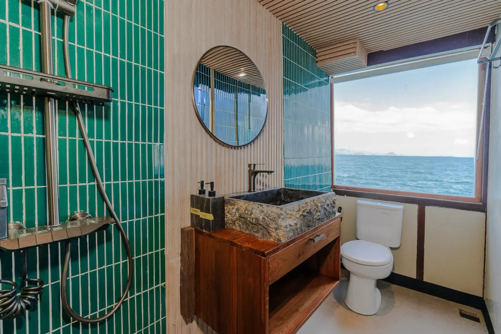 Deluxe Cabin Upper cabin aboard Marea liveaboard