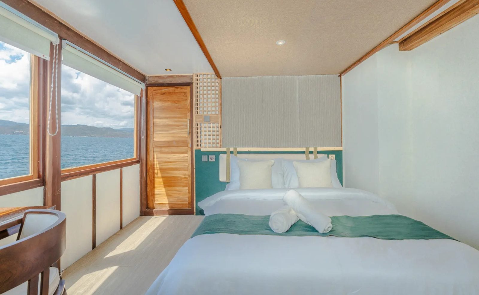 Deluxe Cabin Upper cabin aboard Marea liveaboard