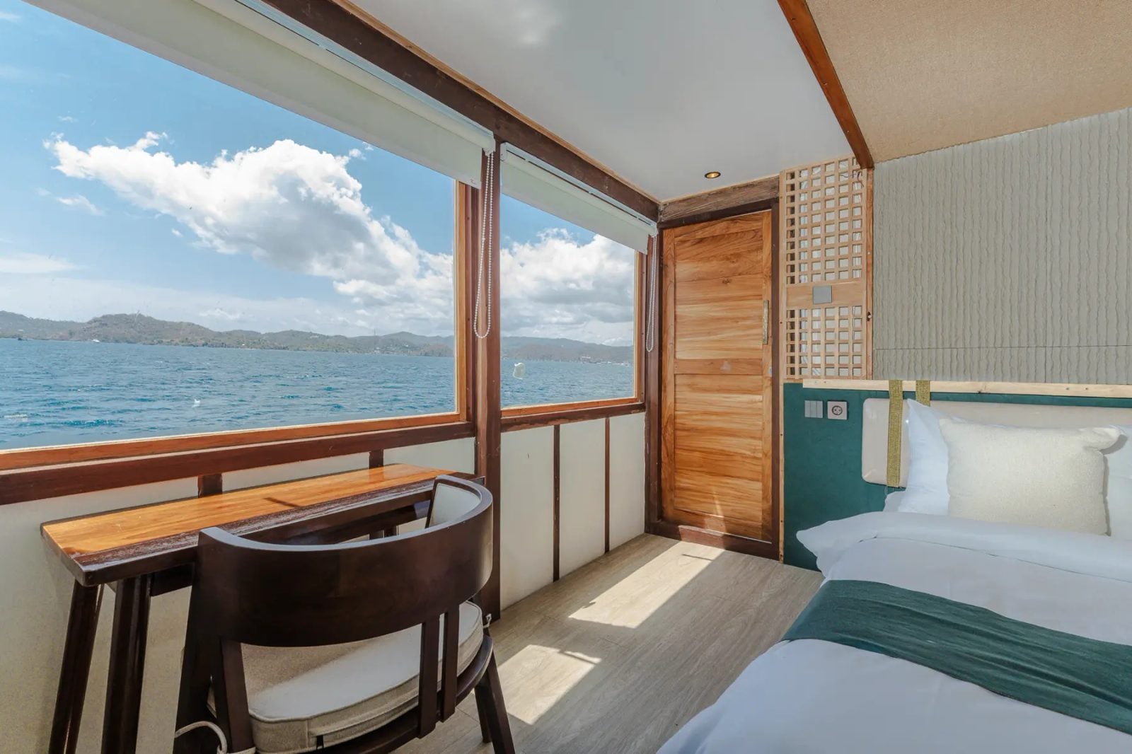Deluxe Cabin Upper cabin aboard Marea liveaboard