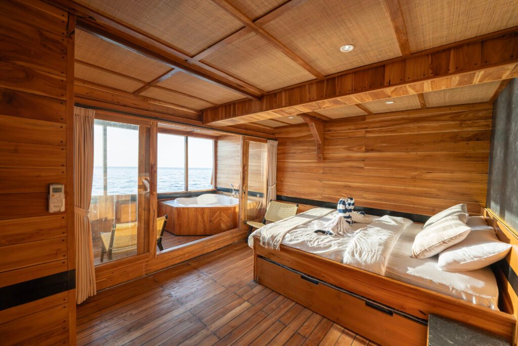 Royal Master Ocean View cabin aboard Lamborajo 3 liveaboard