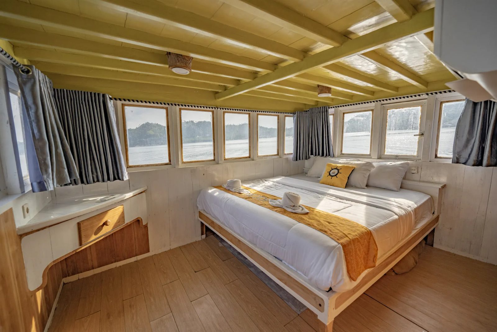 Master Ocean View cabin aboard NK Jaya 2 liveaboard