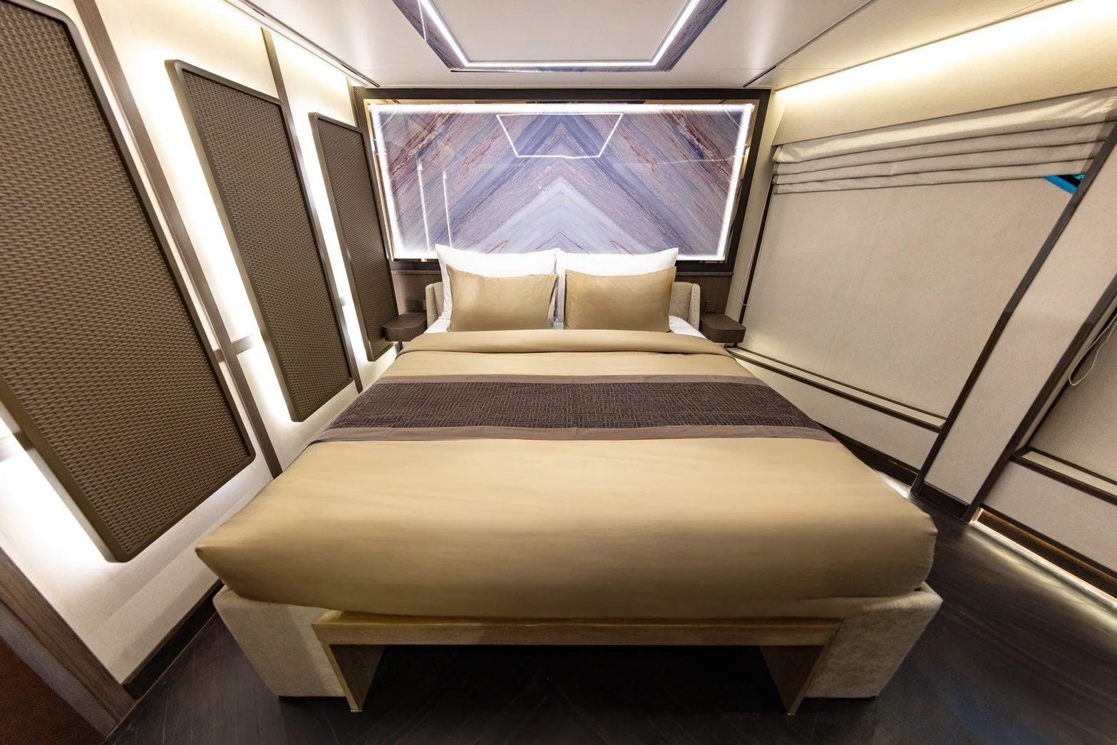Master Suite cabin aboard Aruna Odyssey liveaboard