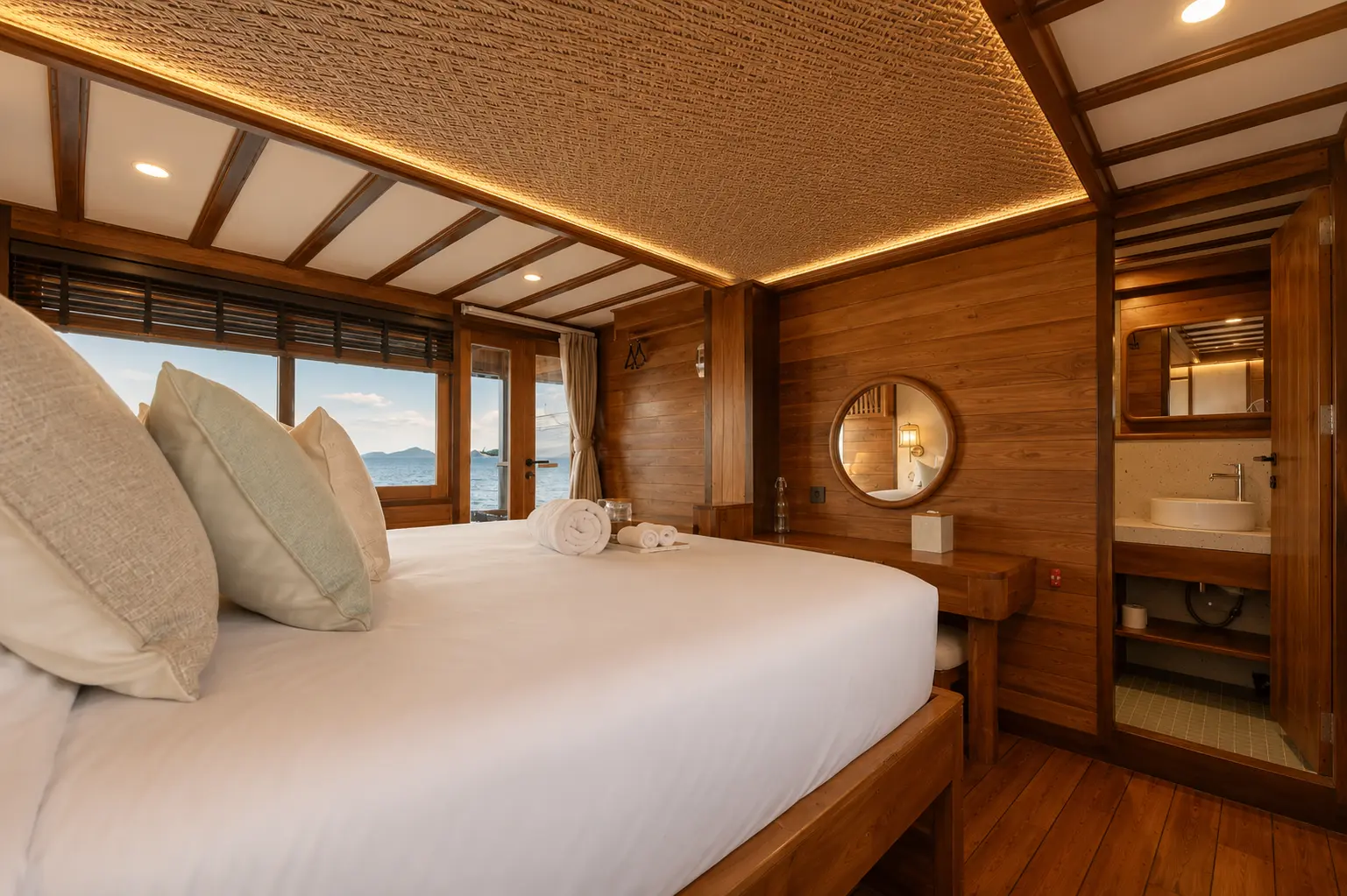 SUITE cabin aboard Kai Voyage liveaboard