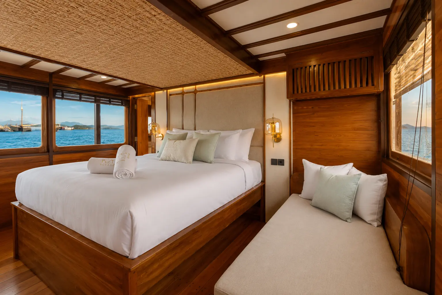 JUNIOR SUITE cabin aboard Kai Voyage liveaboard