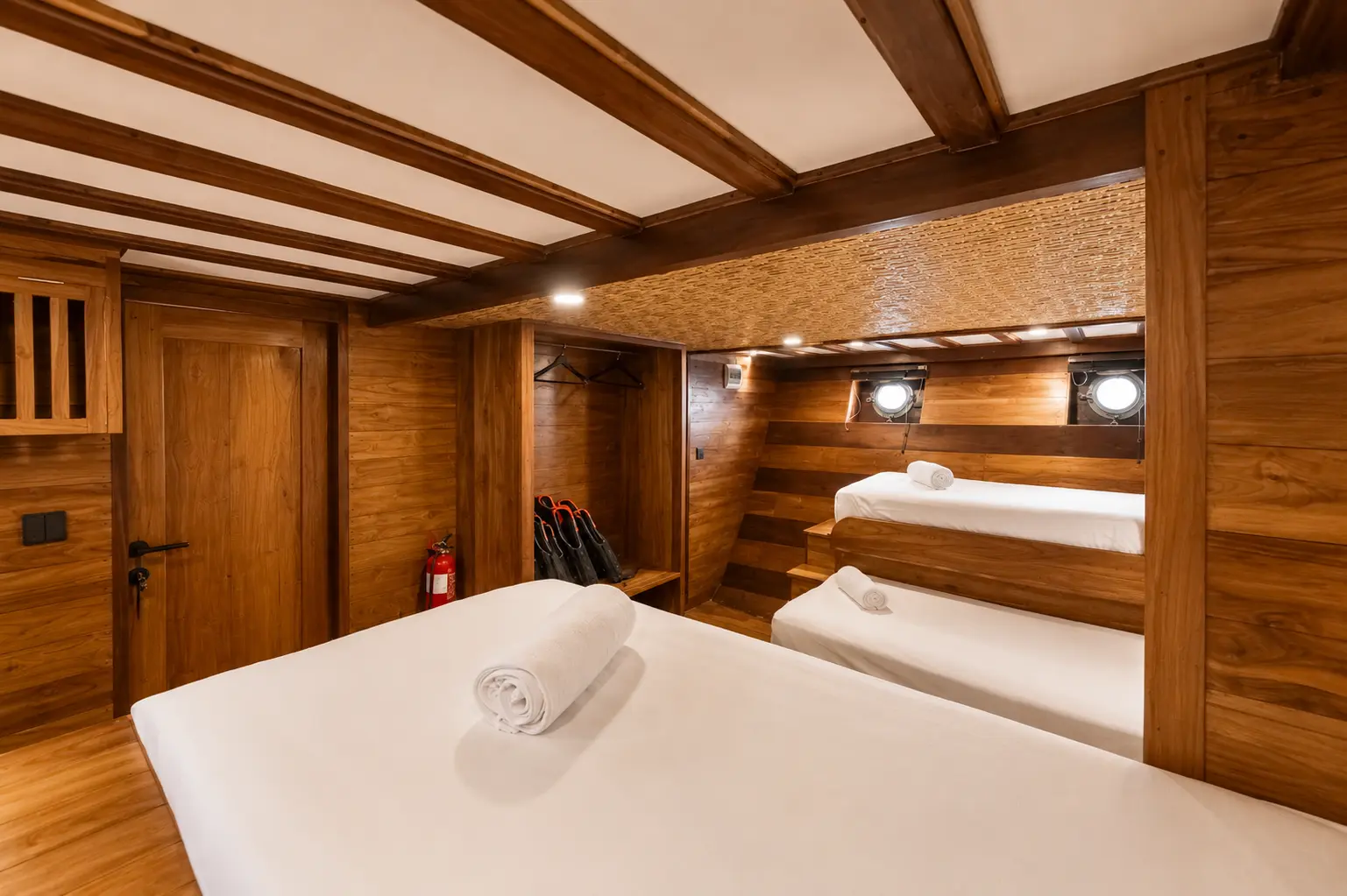 QUAD DELUXE cabin aboard Kai Voyage liveaboard