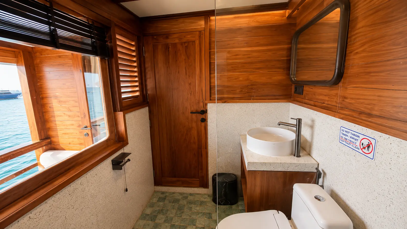 ARRA SUITE cabin aboard Papiton Allo liveaboard
