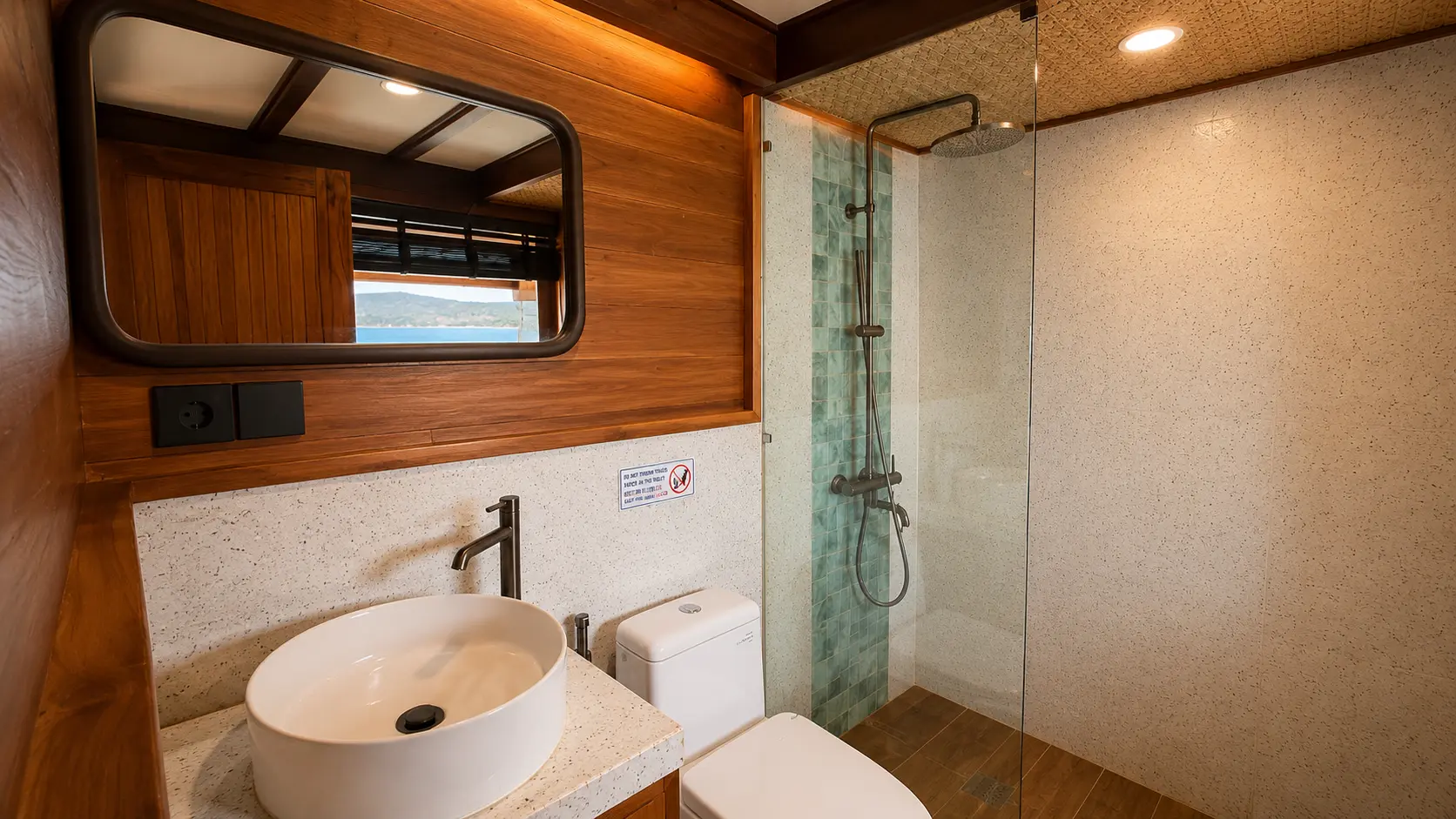 ARRA SUITE cabin aboard Papiton Allo liveaboard