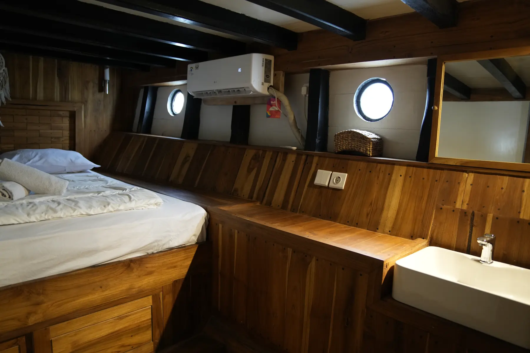 JAVA ROOM cabin aboard Fadaelo liveaboard