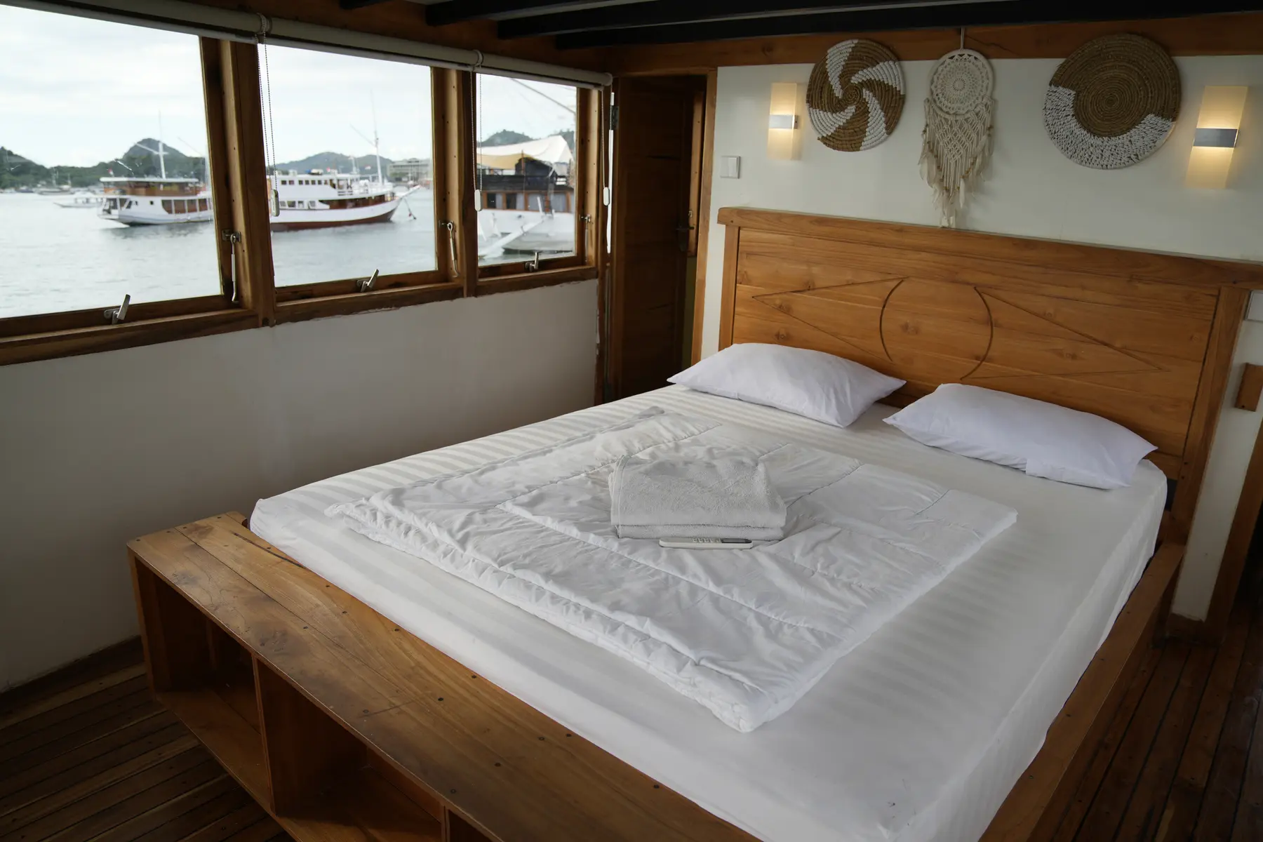 PAPUA ROOM cabin aboard Fadaelo liveaboard