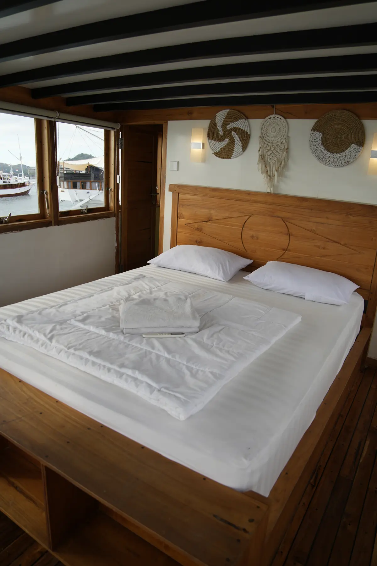 PAPUA ROOM cabin aboard Fadaelo liveaboard