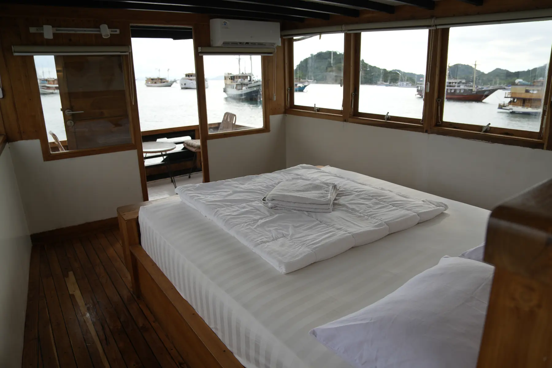 PAPUA ROOM cabin aboard Fadaelo liveaboard