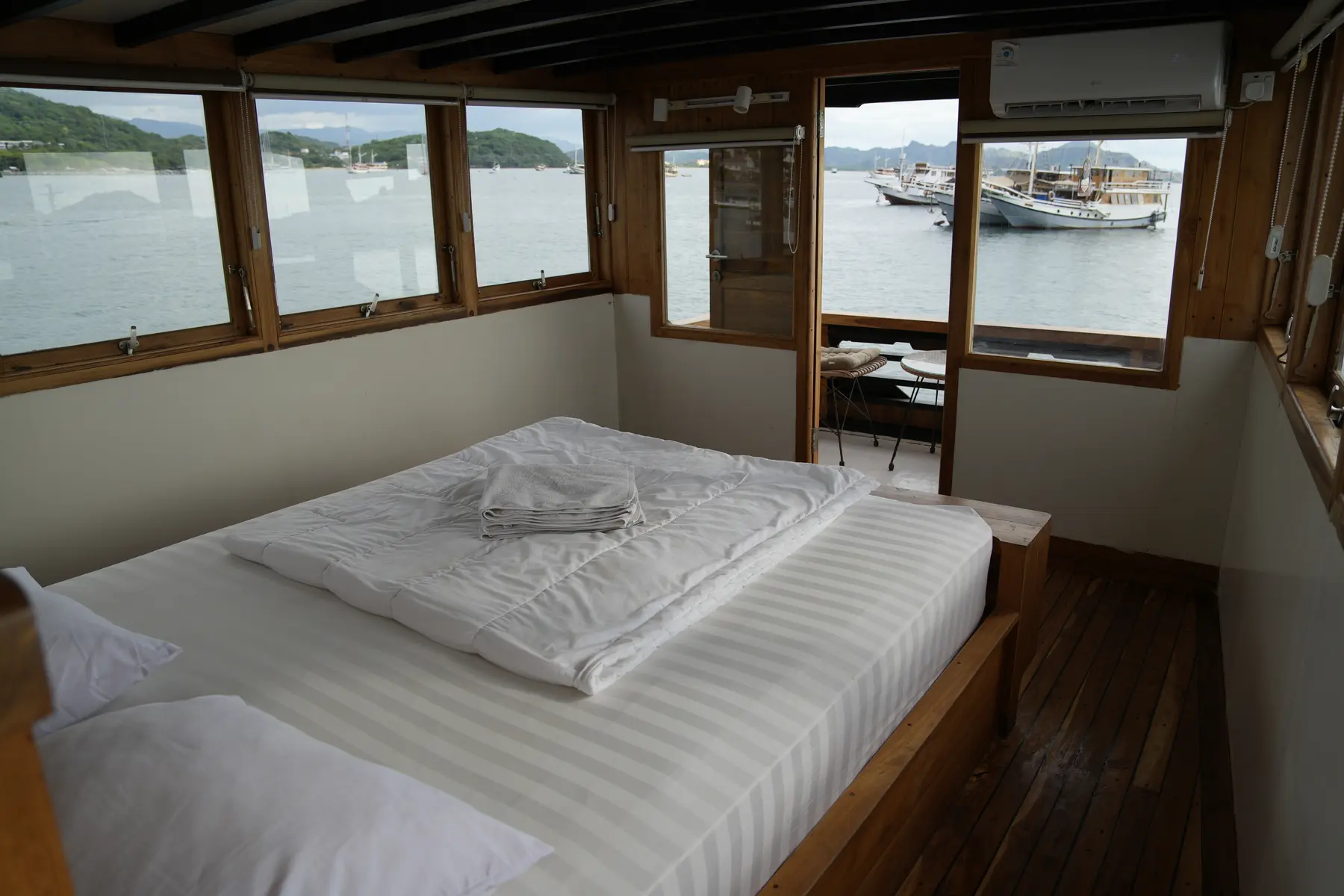 PAPUA ROOM cabin aboard Fadaelo liveaboard