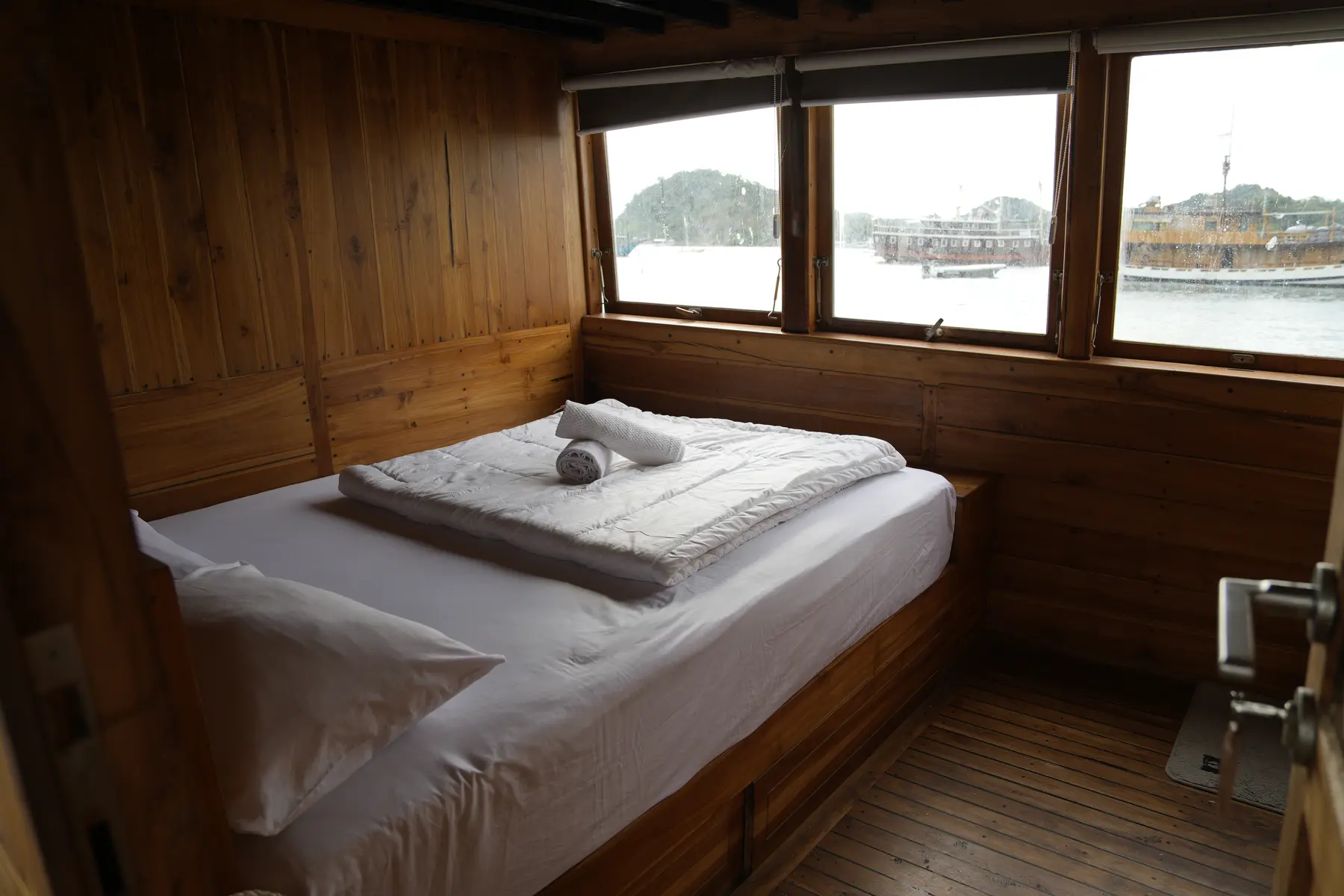 BORNEO ROOM cabin aboard Fadaelo liveaboard