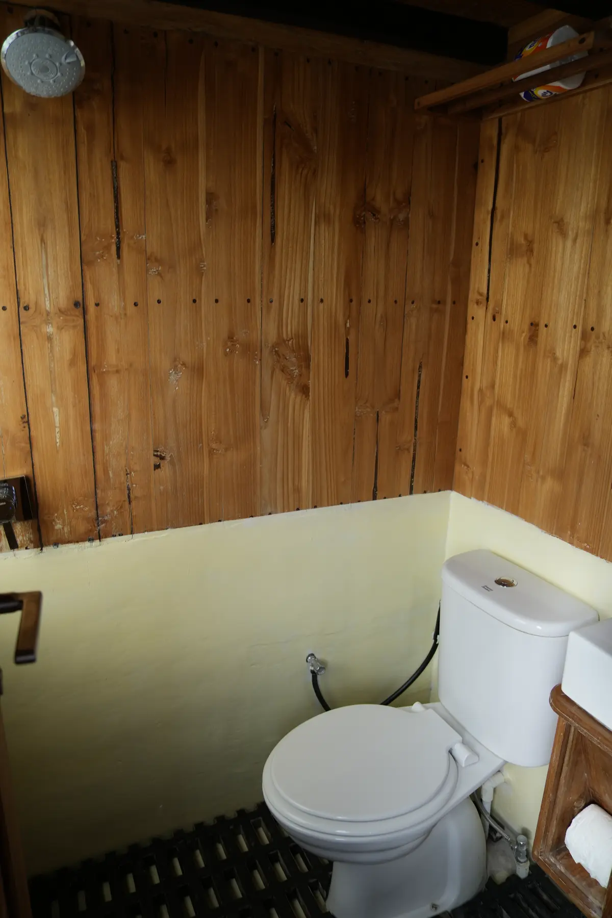 BORNEO ROOM cabin aboard Fadaelo liveaboard