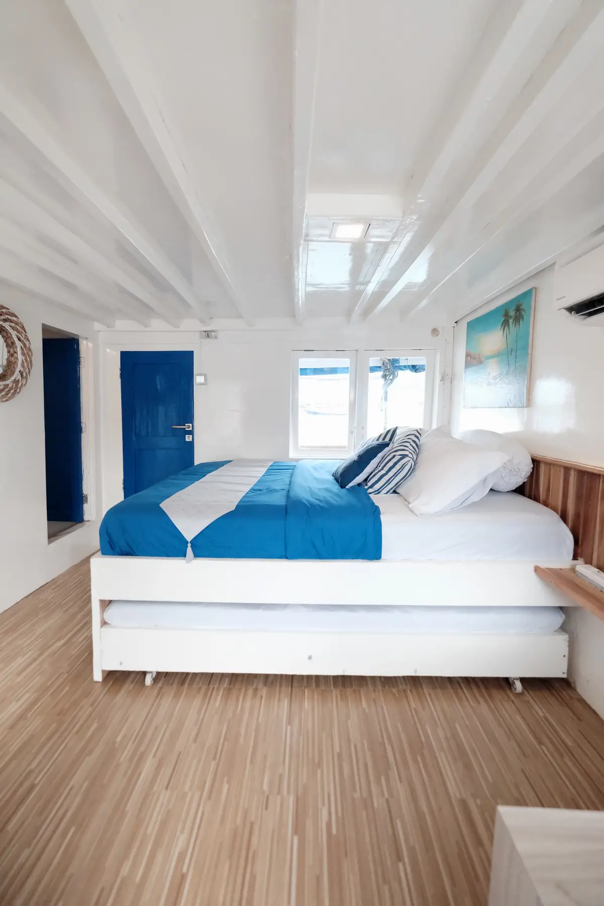 MASTER CABIN cabin aboard La Nissa liveaboard