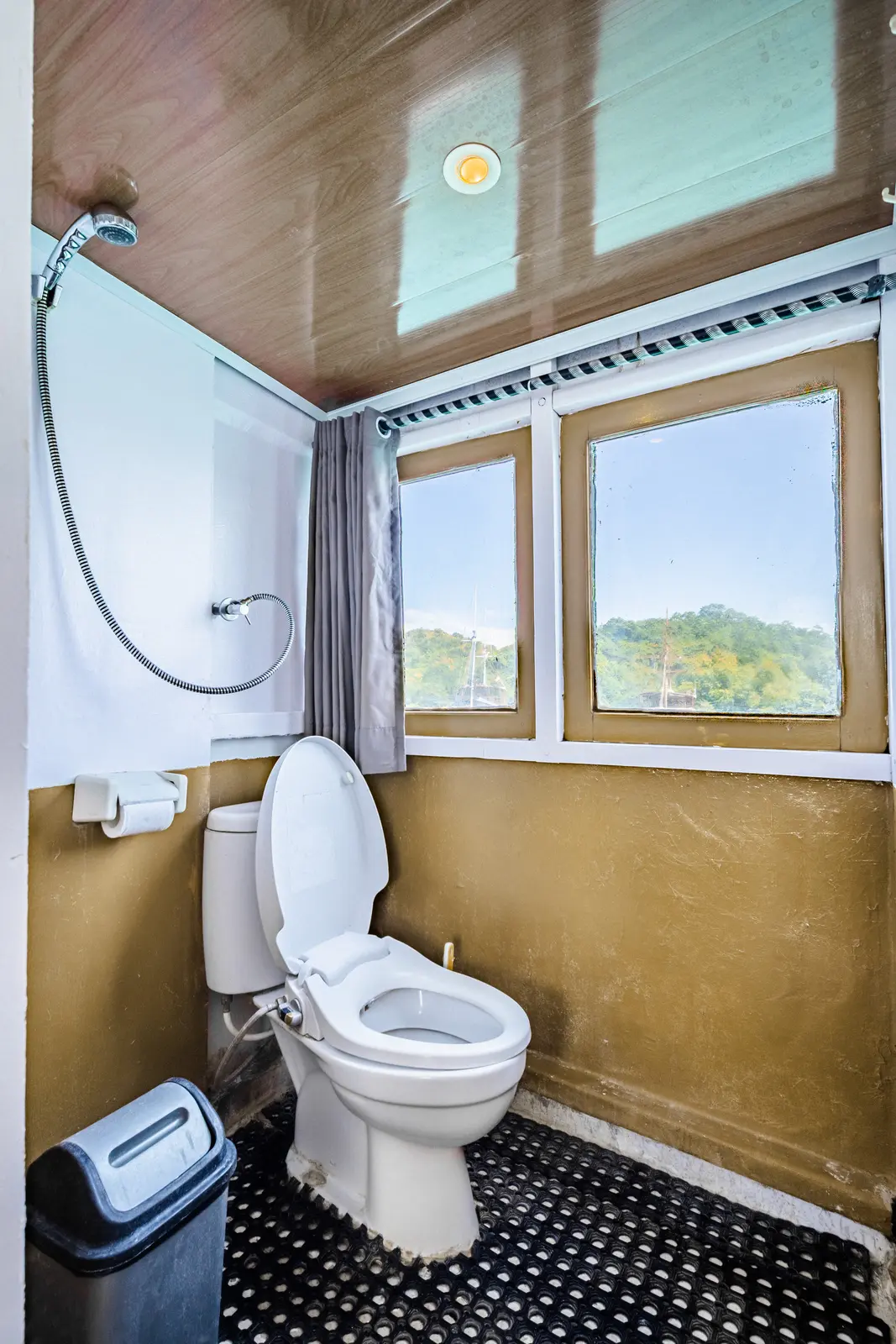 Full Ocean View cabin aboard Ramadani Star liveaboard