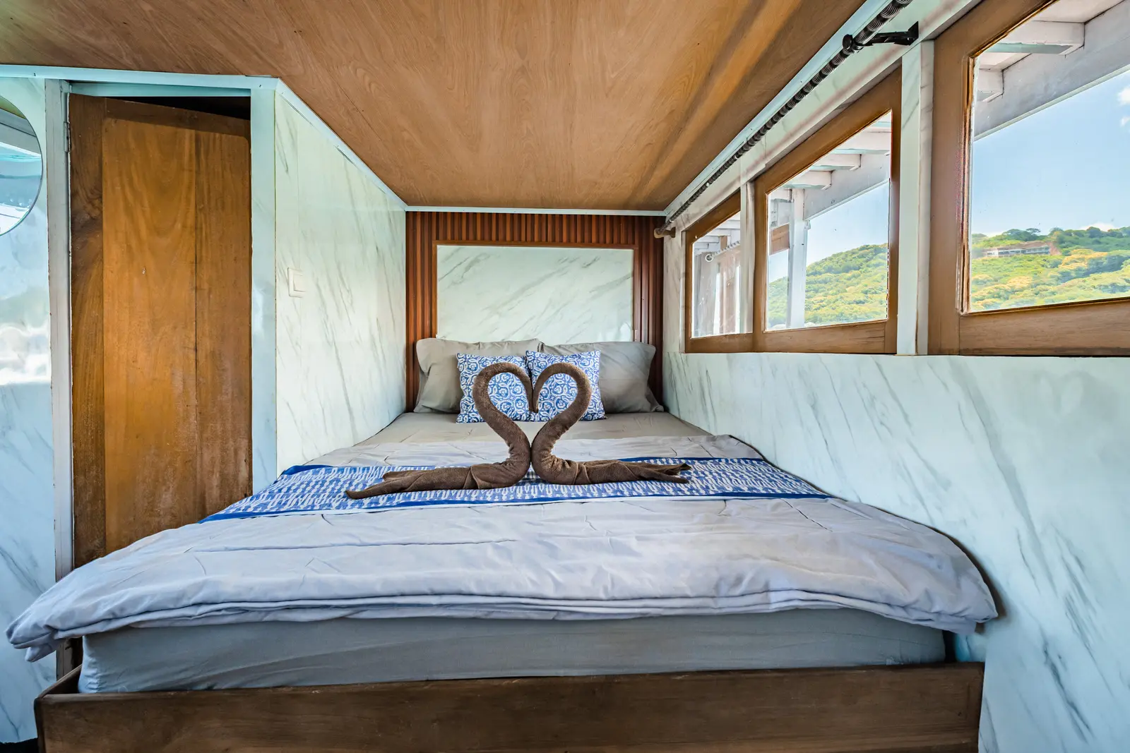 Master Cabin Upper Deck cabin aboard Ramadani Star liveaboard