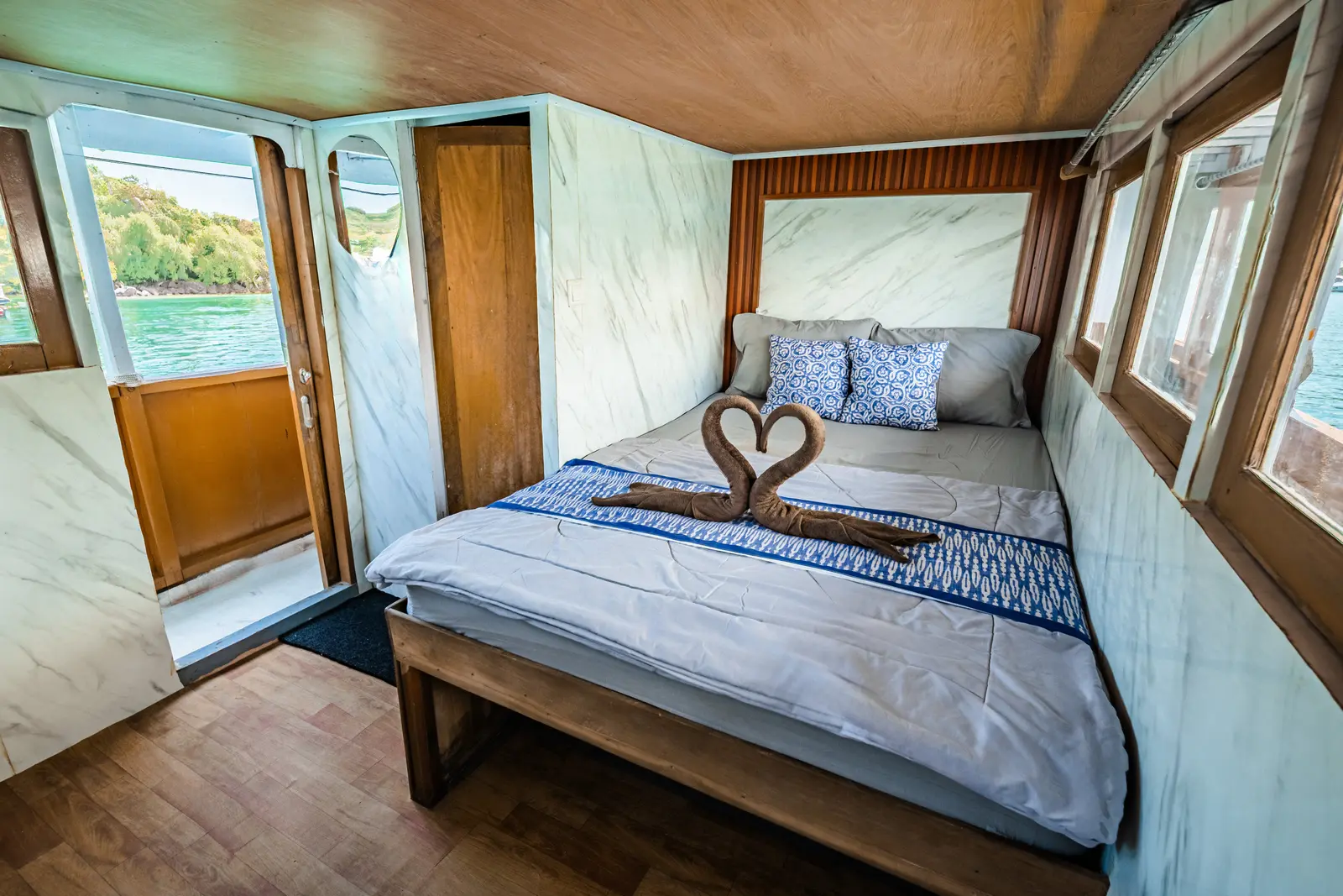 Master Cabin Upper Deck cabin aboard Ramadani Star liveaboard