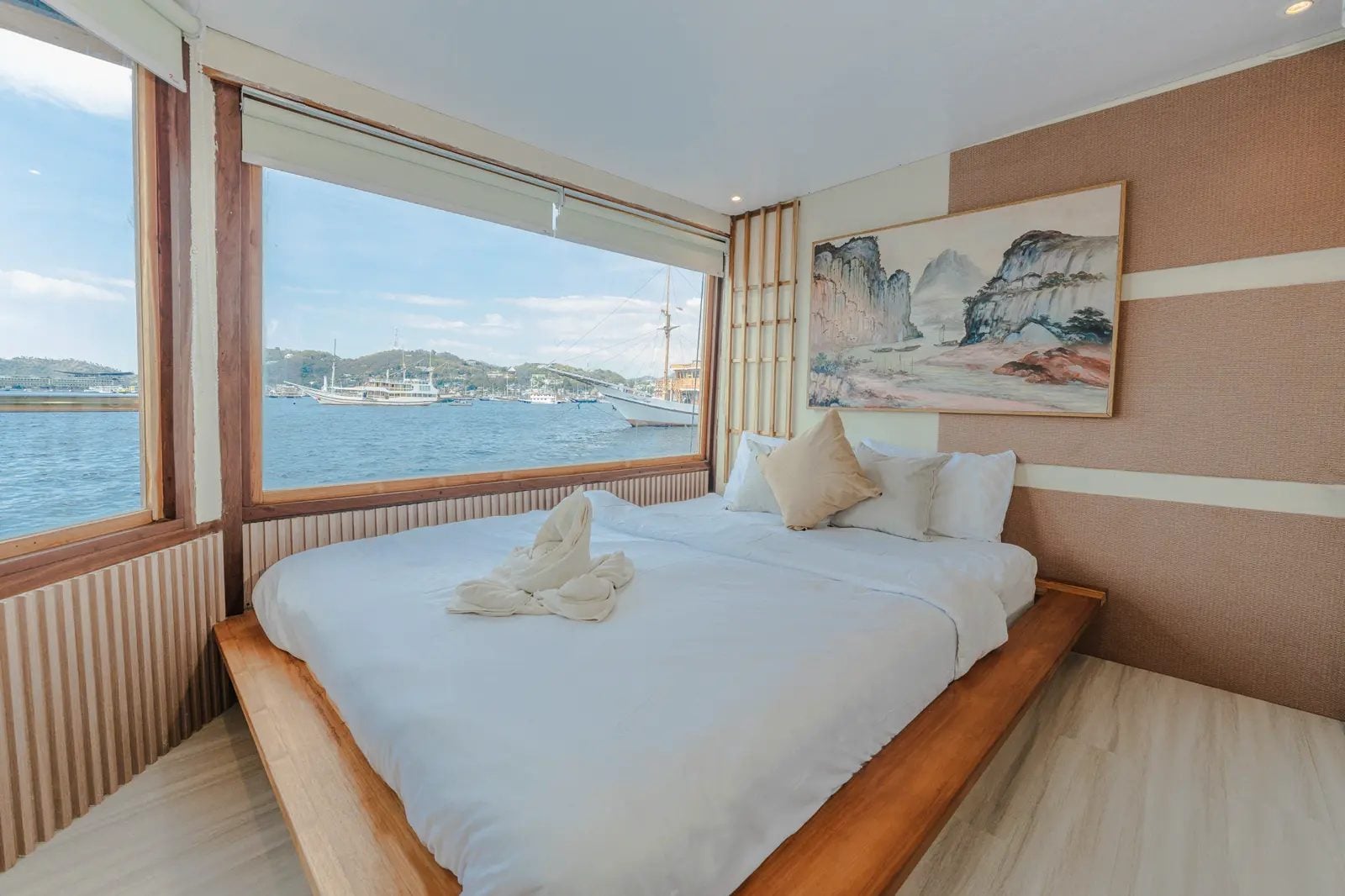 Master Cabin Maindeck cabin aboard Sora liveaboard