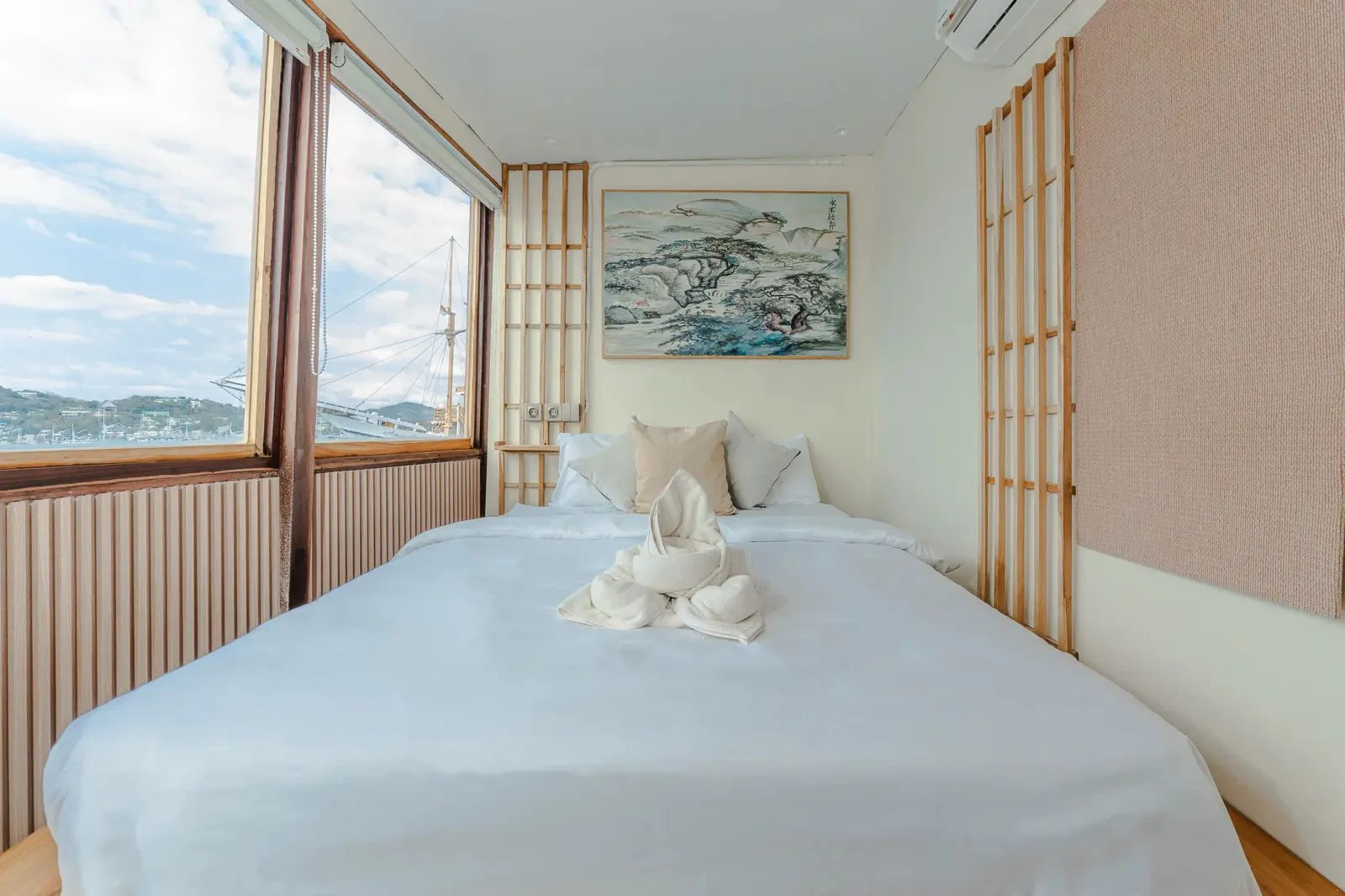 Signature Cabin cabin aboard Sora liveaboard