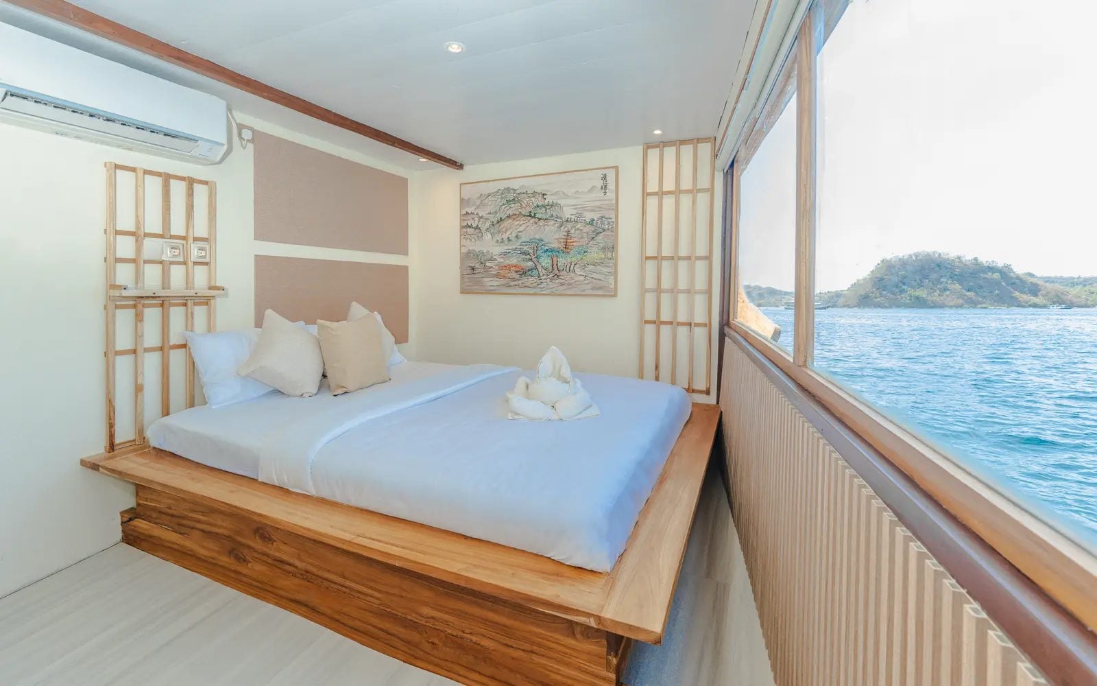 Signature Cabin cabin aboard Sora liveaboard