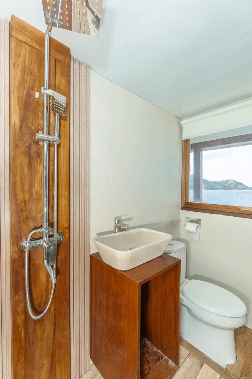 Superior Sharing cabin aboard Sora liveaboard