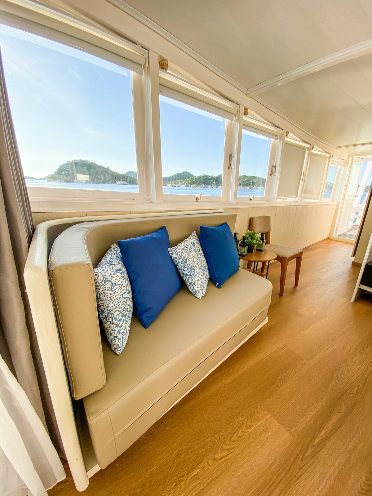 Master Mentawai cabin aboard Tara liveaboard