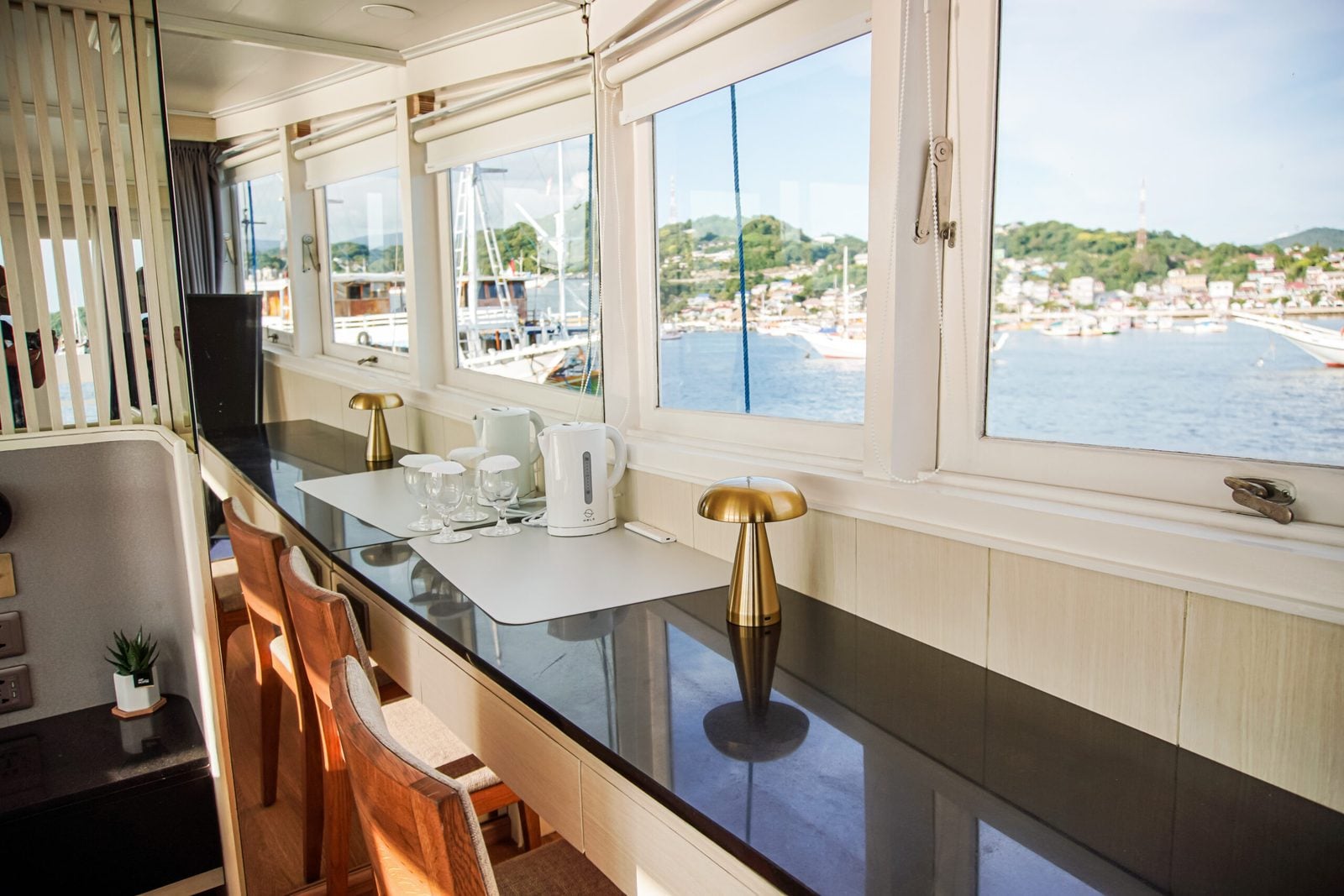 Master Mentawai cabin aboard Tara liveaboard