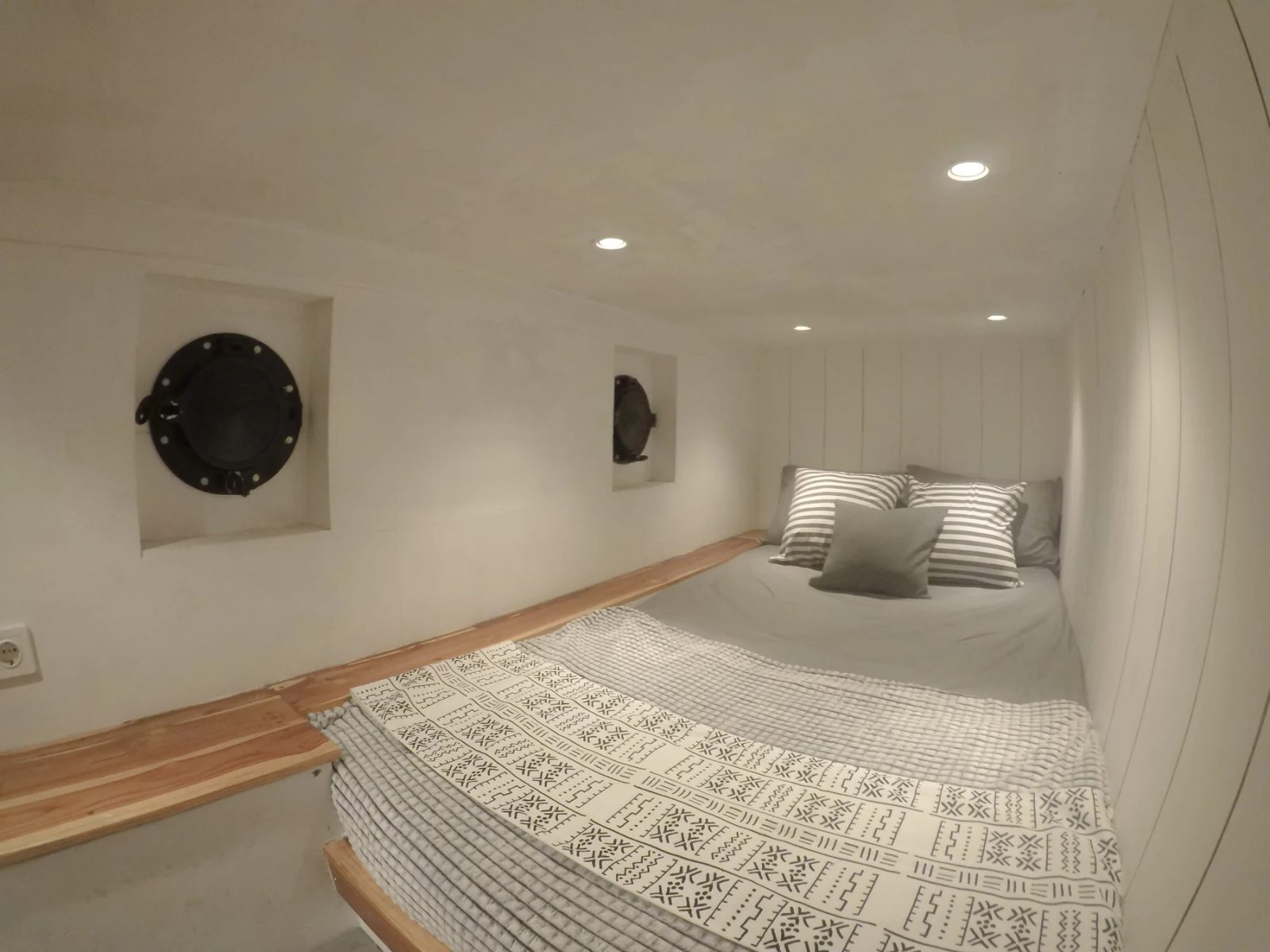 SABOLO cabin aboard Zendaya liveaboard