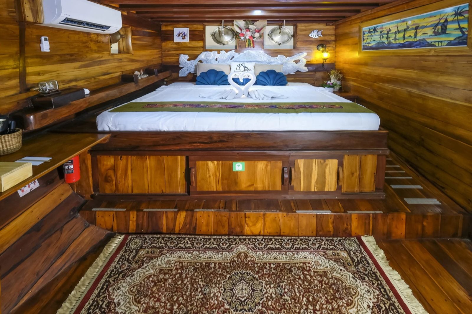 Wisnu Cabin cabin aboard SuprabA liveaboard
