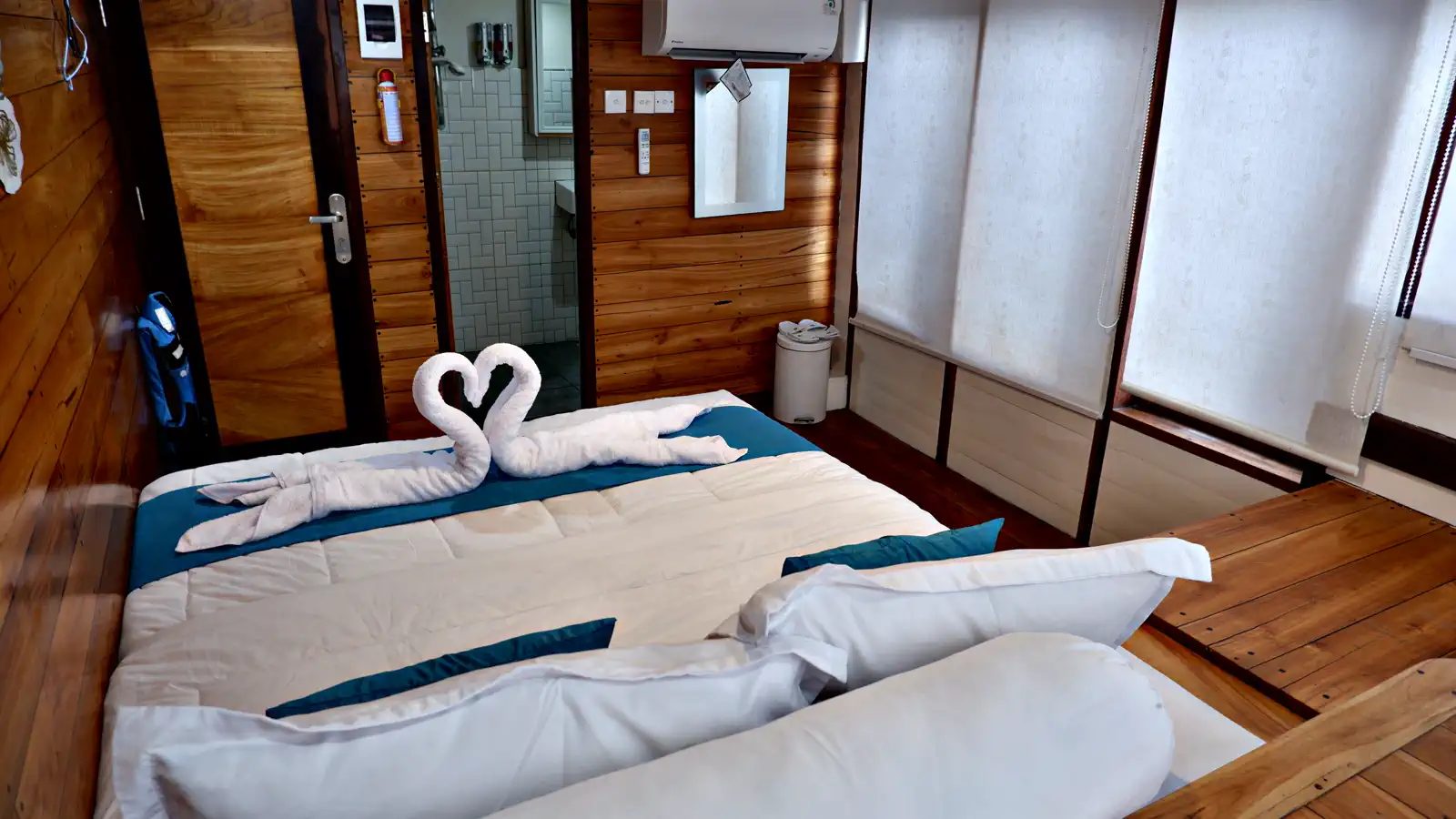 PAUS ROOM cabin aboard Lady Grace liveaboard