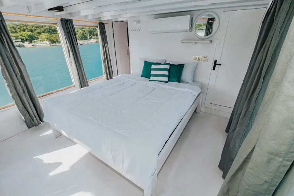 Master Cabin cabin aboard Sabira liveaboard