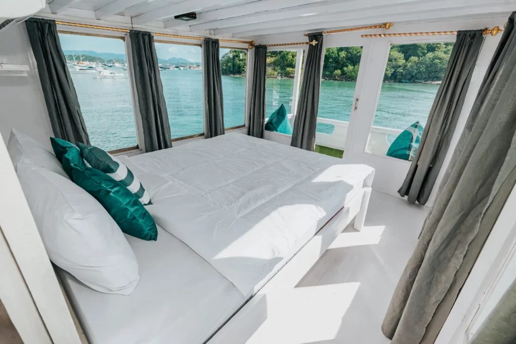 Master Cabin cabin aboard Sabira liveaboard