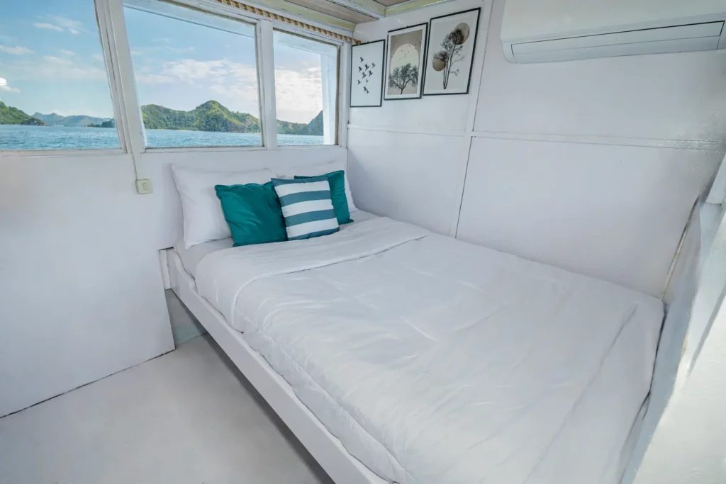 Private Cabin 270 Sea View cabin aboard Sabira liveaboard