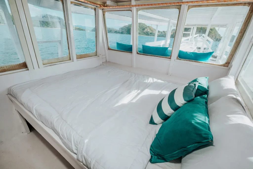 Private Cabin 270 Sea View cabin aboard Sabira liveaboard
