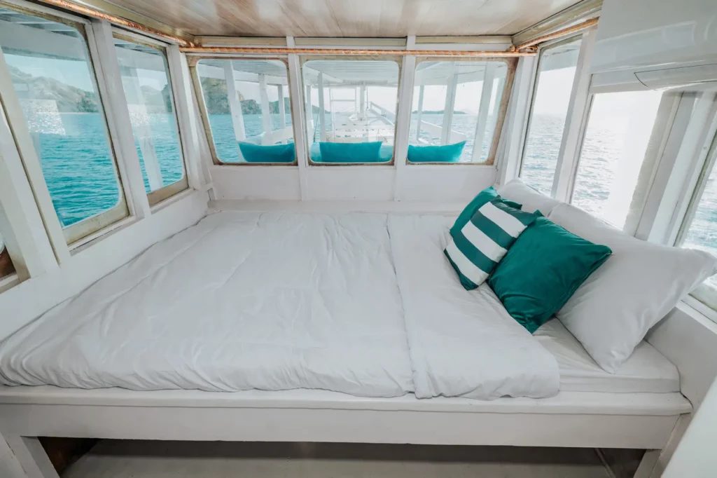 Private Cabin 270 Sea View cabin aboard Sabira liveaboard