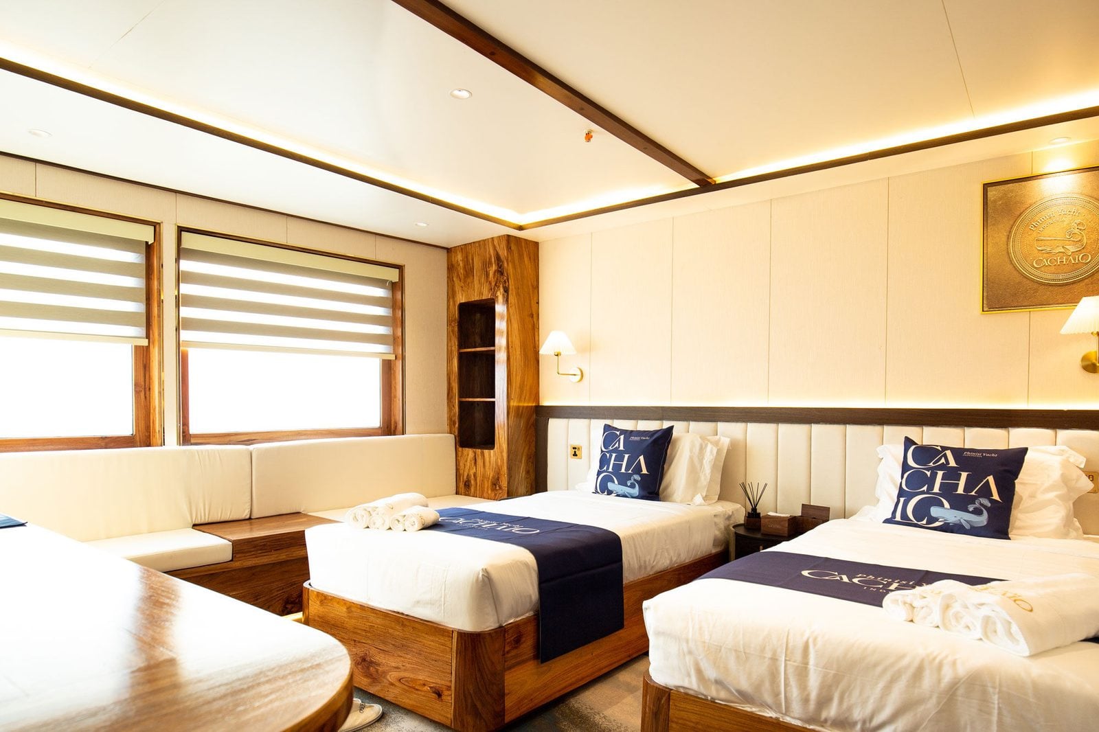 Standard Ocean View Room cabin aboard Cachalo liveaboard