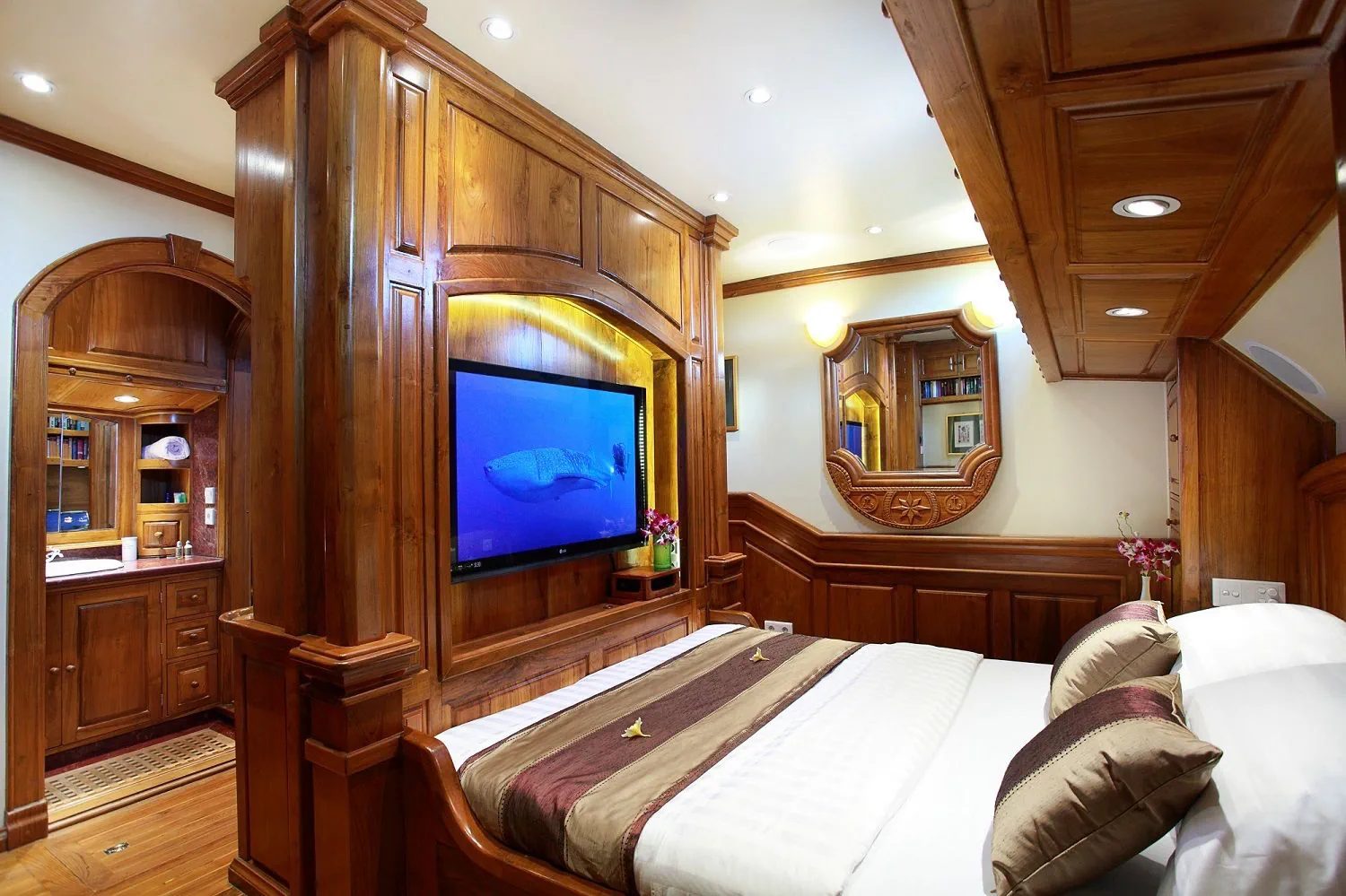 Stateroom 2-3 cabin aboard Adelaar liveaboard