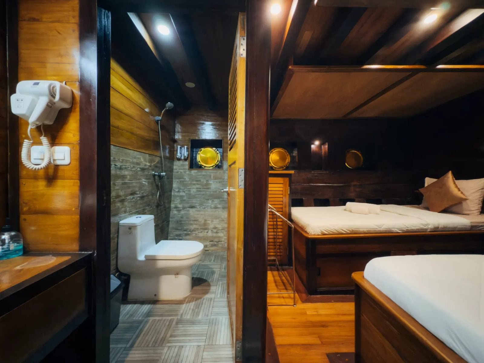 Twin Share cabin aboard Hatiku liveaboard