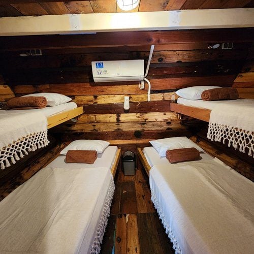 4-share AC cabin cabin aboard Bajak liveaboard